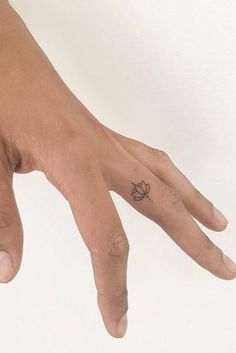 Lotus Flower Tattoo Design, Tato Jari, Tattoo Diy, Finger Tattoo For Women, Shape Tattoo, Inspiration Tattoos, Cat Tattoos, Disney Tattoo, Tiny Tattoo