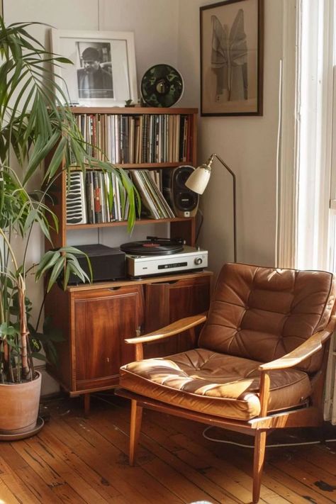 Music Decor Ideas: Stylish Home Decor Ideas for Music Enthusiasts - Melanie Jade Design Retro Inspired Home, Retro Small Apartment, Snug Decor Ideas, Home Decor Ideas Apartment Small Spaces, Retro Lounge Room, 1950 House Interior Ideas, Interior Designer Person, Retro House Interior, Music Decor Ideas