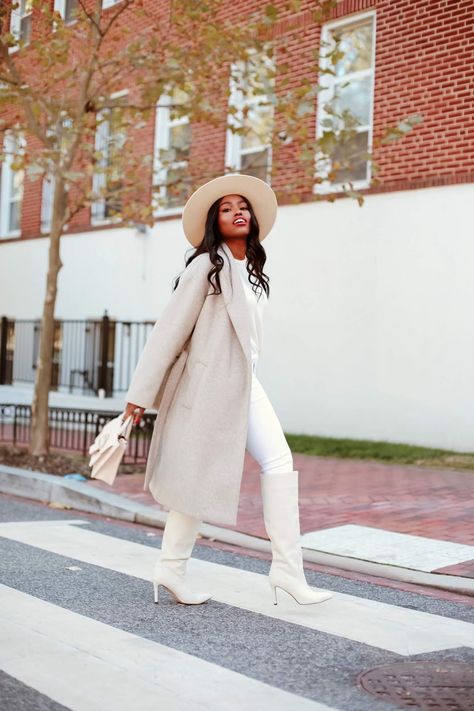 White Boot Outfit, Style White Boots, White Sweater Top, White Boots Outfit, Fall Boots Outfit, Outfits Dressy, White Booties, White Boots, White Outfits