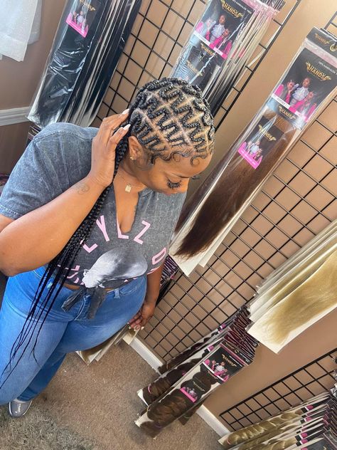 Zig Zag All Back Cornrows, Zig Zag All Back Hairstyles, Squiggly Cornrows, Cornrow Zig Zag Hairstyles, Zig Zag Feed In Braids Cornrows, Zig Zag Part Hair Braids, Zig Zag Hairstyles For Black Women, Updo Feed In Braids Hairstyles, Six Feed Ins Braids