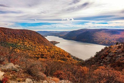 Some of the best hikes near NYC for a day trip or overnight trip including hiking trails near NYC using only public transportation! Brooklyn Guide, Bus Terminal, Bear Mountain, Public Transportation, Appalachian Trail, Best Hikes, Day Hike, Weekend Trips, Great View