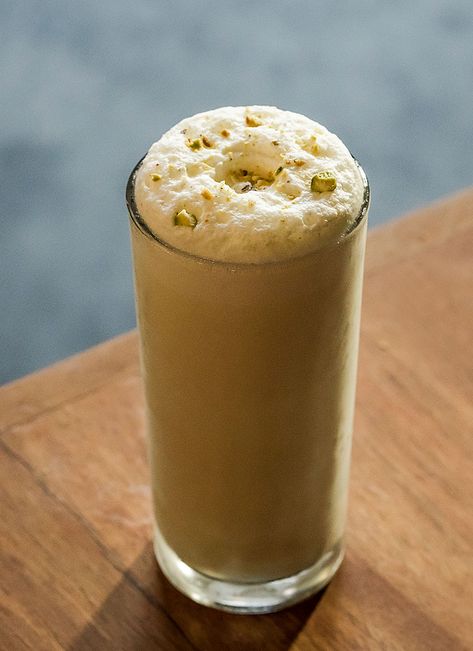 Pistachio Drink, Pistachio Syrup, Gin Fizz Cocktail, Fizz Cocktail, Pistachio Cream, Gin Fizz, Creamed Eggs, Chocolate Drinks, Chocolate Coffee