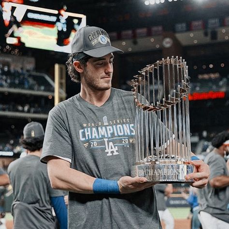 Bellinger Dodgers, Dodgers World Series, Dodgers Win, Cody Bellinger, Baseball Guys, Dodgers Fan, Dodger Blue, Baseball Boys, Dodgers Baseball