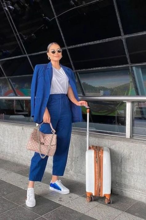 30 Best Comfy Long Flight Airport Outfits to Copy for Your Next Trip 7 Aero Look, Comfy Airport Outfit, Summer Business Casual Outfits, Fashion Travel Outfit, College Outfits Summer, Business Casual Summer, Classic Style Outfits, Trip Outfits, Cool Summer Outfits