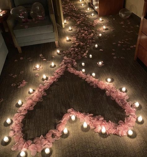 RAW ® on Twitter: "I pray I get to experience this one day 😍🥺… " Romantic Bedroom Ideas For Valentines, Romantic Room Ideas, Day Room Decor, Room Decor Design, Wedding Night Room Decorations, Boyfriends Birthday Ideas, Romantic Room Surprise, Romantic Dinner Decoration, Rose Hotel