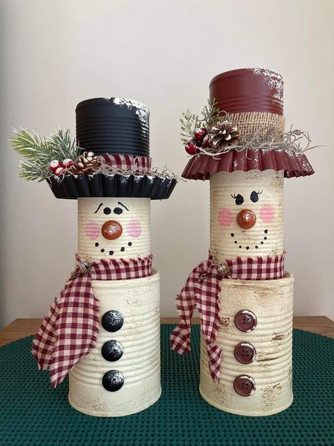 Can Snowman, Snowman Crafts Diy, Snowman Christmas Decorations, Handmade Christmas Crafts, Christmas Centerpieces Diy, Country Christmas Decorations, Tin Cans, Holiday Crafts Christmas, Snowman Crafts