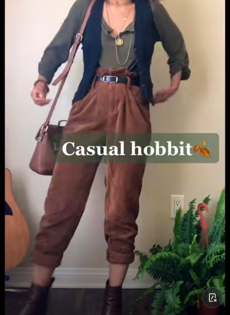 Womens Hobbit Outfit, Hobbit Woman Outfit, Lotr Outfit Inspiration, Hobbit Themed Outfit, The Hobbit Inspired Outfits, Lotr Aesthetic Outfit, Everyday Hobbit Outfits, Comfort Core Fashion, Modern Ren Faire Outfit