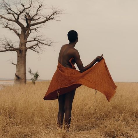 At home & at one with nature. . . #begoodtoyourself . . #goodnaturedskincare #AfricanSkincare #organicskincare #handmadesoap #soap #handcraftedsoap #Africanlandscape #africanbeauty #ingredientfocus . . 📷- Pinterest Africa Tourism, Black Photography, African People, French Photographers, Afro Art, Art Model, Second World, Editorial Photography, Tree Of Life