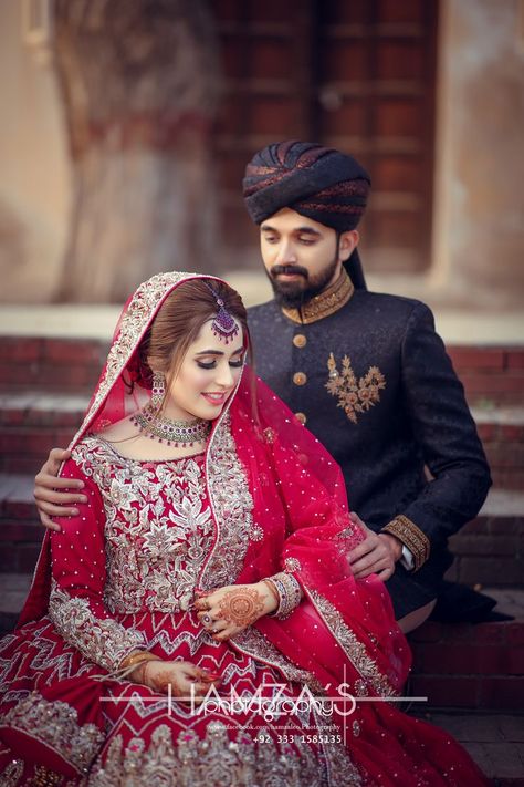 Walima Gown, Style Photography Ideas, Pakistani Wedding Mehndi, Barat Dress, Red Lengha, Walima Bride, Nikkah Bride, Mehndi Bride, Dress Couple