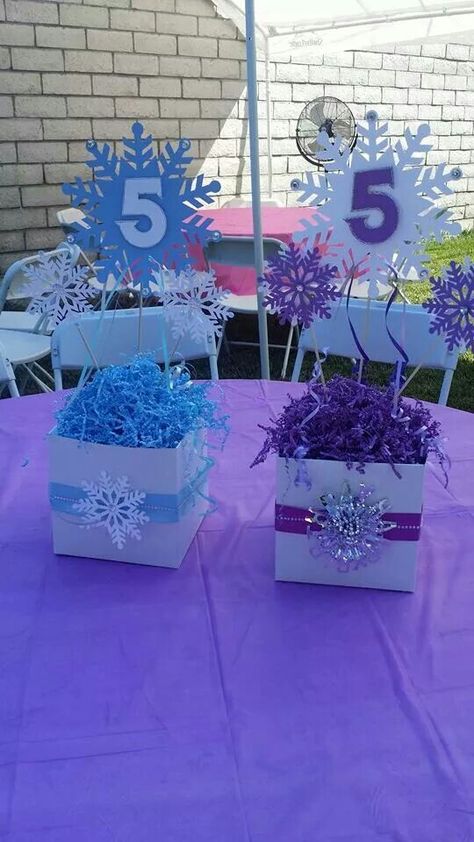 Snowflake Table Centerpiece, Frozen Table Centerpieces Diy, Frozen Theme Table Centerpieces, Frozen Birthday Party Centerpieces Diy, Frozen Birthday Centerpieces Diy, Disney Frozen Centerpiece Ideas, Elsa Centerpiece Ideas, Frozen Centerpiece Ideas Diy, Frozen Birthday Party Centerpieces