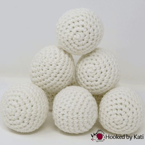 Indoor Snowballs, Crochet Game, Simply Crochet, Crochet Ball, Crochet Fun, Crochet Gratis, Crochet Winter, Holiday Crochet, Crochet World