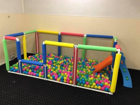 Bunnings, Kmart: How to build DIY ball pit | Kidspot Pvc Ball Pit, Diy Ball Pit For Toddlers, Ball Pit Diy, Outdoor Ball Pit, Ball Pit Ideas, Diy Ball Pit, Therapy Classroom, Ball Pit For Toddlers, Kids Ball Pit