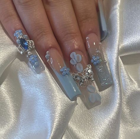 777 Md Dresses, Cinderella Nails, Sweet 16 Nails, Light Blue Quince, Quince Planning, Blue Prom Nails, Quince Nails, Sky Blue Nails, Quinceanera Nails