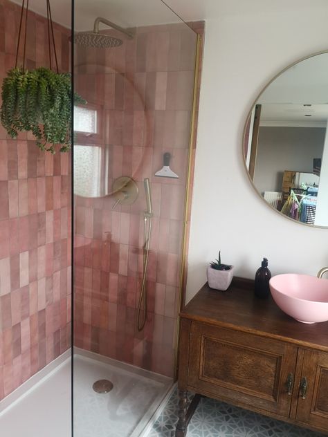 Pink And Black Tile Bathroom Ideas, Pink Porcelain Bathroom, Pink Backsplash Bathroom, Paintings In Bathroom, Pink Bathroom Tiles Vintage, Colourful Tiles Bathroom, Pink Quartz Bathroom, Pink Tile Shower, Pink Washroom