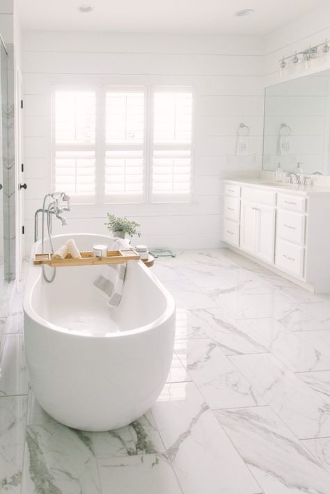 White Marble Bathrooms, Shiplap Bathroom, Plants Diy, Luxury Master Bathrooms, Bathroom Retreat, Farmhouse Master, Master Bath Remodel, Classic Bathroom, Marble Bathroom