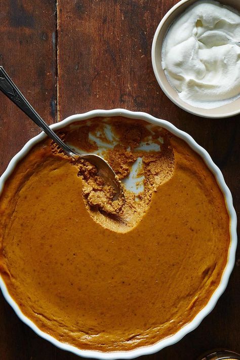 Pumpkin Pudding Recipes, Crustless Pumpkin Pie, Pumpkin Custard, Pumpkin Pudding, Pumpkin Pie Recipe, Ceramic Baking Dish, Custard Recipes, Crisp Autumn, Pumpkin Pie Recipes