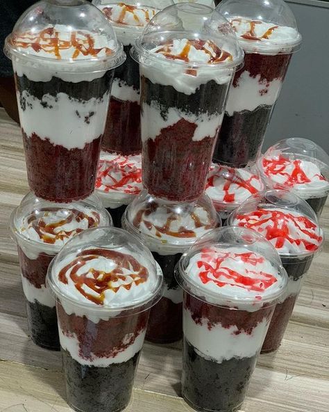 Cake Parfait Packaging, Cake Parfait Cups, Cake In Cup, Cake Parfait, Chocolate Glaze Recipes, Bake Sale Flyer, Happy Birthday Chocolate Cake, Cake Jars, Bake Sale Packaging