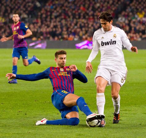 Pique Barcelona, Ricardo Kaka, Tackle Football, Gerard Pique, Football Poses, January 25, Football Players, Madrid, Barcelona