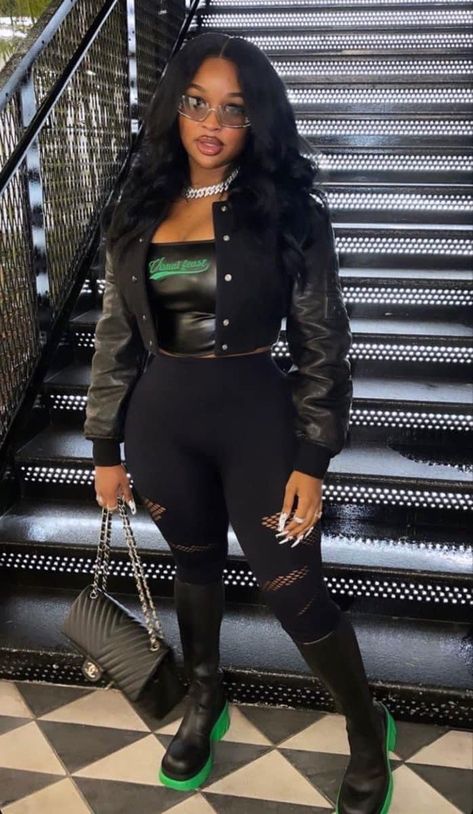 Baddie Winter Concert Outfits, Las Vegas Black Women, Winter Concert Outfits Black Women, Casual Clubbing Outfits Winter, Rap Concert Outfit Black Woman, Baddie Club Outfits Winter, Biker Jacket Outfit Black Women, Moto Jacket Outfit Black Women, Leather Jacket Outfit Black Women