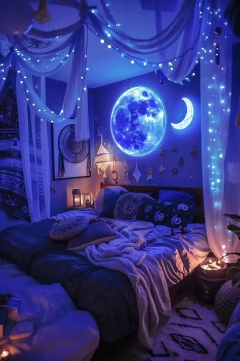 Starry Night Bedroom Ideas, Bedroom Interior Design Aesthetic, Good Vibes Room Decor, Space Themed Apartment, Love Dream Aesthetic, Cute Goth Bedroom Ideas, Navy Purple Bedroom, Bedroom Idea For Small Rooms, Bedroom Moon Decor