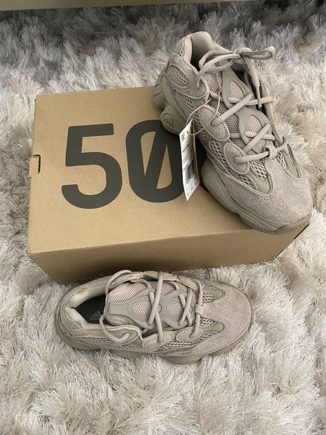 Yeezy Boost 500, Skor Sneakers, Trendy Shoes Sneakers, Pretty Shoes Sneakers, Yeezy 500, Yeezy Sneakers, Sneakers Adidas, Shoe Inspiration, Hype Shoes