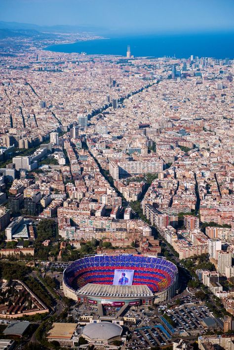 Nou Camp, Barcelona - Xavi Fashion Infographic, Fc Barcelona Wallpapers, Soccer Stadium, Barcelona Football, Barcelona City, Barcelona Fc, Barcelona Travel, Camp Nou, Spain And Portugal