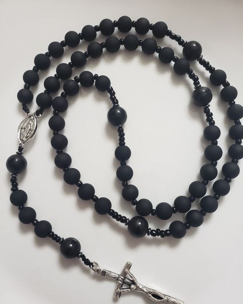 Black Rosary, Rosary, Diy Ideas, All Black, Beaded Necklace, Black, Rosario, All Blacks, Craft Ideas