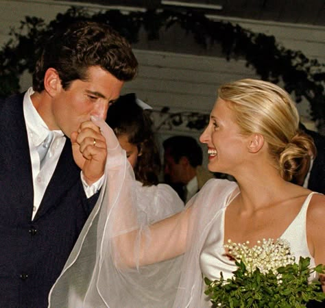 People we love Caroline Basset & John F. Kennedy Jr. Carolyn Basset Wedding, Carolyn Bessette, Protect Your Peace, John Junior, Sofia Loren, Edward Norton, Jfk Jr, Serge Gainsbourg, John John