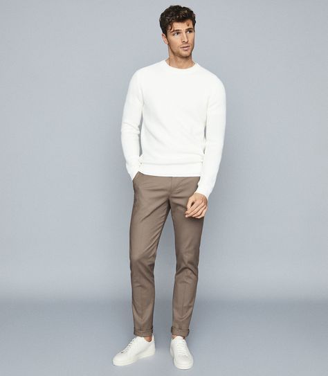 Sweater Outfits Men, Smart Casual Men, Slim Fit Chinos, Smart Casual Outfit, Mens Fashion Casual Outfits, Mens Chinos, Business Casual Men, Men Fashion Casual Outfits, Mens Casual Outfits