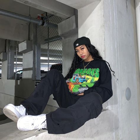 Cailey ♡ on Instagram: “worry abt checks 🤑 @rocky.drip” Bruh Girl Outfits, Looks Hip Hop, Buty Marki Nike, Streetwear Girl, Skater Girl Outfits, Kleidung Diy, Tomboy Outfits, Tomboy Style Outfits, Streetwear Fashion Women