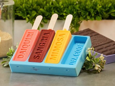 Cheers to delicious frozen fun for everyone! Whether it's a poolside party, a barbecue with friends, or a cozy night in, these personalized popsicle molds provide the perfect canvas for crafting refreshing treats featuring a name, special message, or funny quote! Making popsicles is an easy and fun activity for the whole family. And for the adults in the room, try infusing your pops with your favorite spirits or create sophisticated cocktail blends. Get creative, experiment, and delight in the i Popsicle Packaging, Making Popsicles, Frozen Popsicles, Ice Pop Molds, Poolside Party, Popsicle Molds, Premium Food, Goodfellas, Vermouth