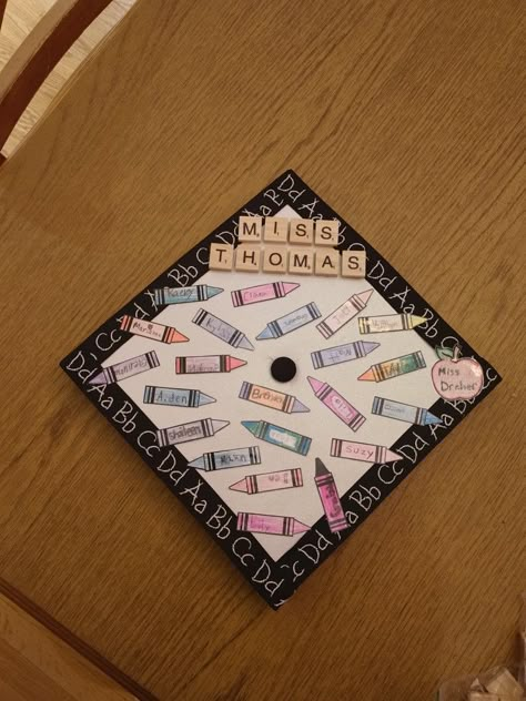 Crayon Graduation Cap, Student Teaching Cap, Education College Graduation Caps, Education Major Graduation Stole, Elementary Cap Decoration, Education Graduation Cap Ideas, Educator Graduation Cap, Graduation Cap Ideas For Teachers, Graduation Cap Designs Elementary