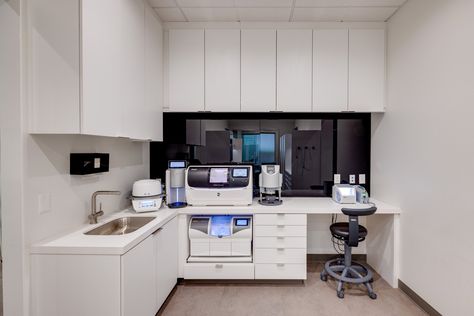 Dental Center of Atherton - KOHAN Inc. Laboratory Design Interior, Dental Practice Design, Inspiring Office, Dentist Office Design, Dental Cabinet, Dental Social Media, Laboratory Design, Dental Office Design Interiors, Dental Center