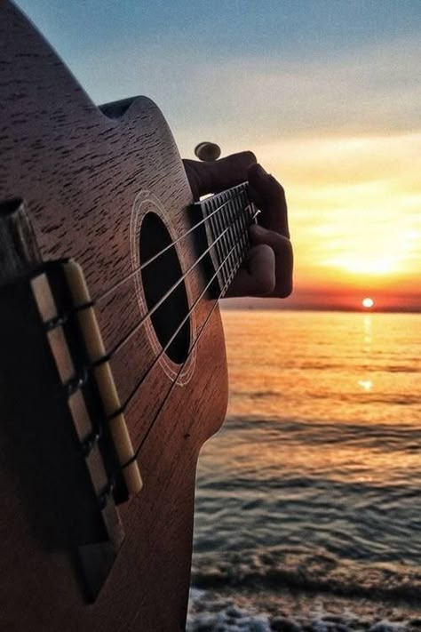 Inspiration... Sunrise Music, 4k Wallpaper Iphone, Guitar Photography, Wind Of Change, Lily Evans, Judas Priest, Foto Art, Ukelele, Black Sabbath