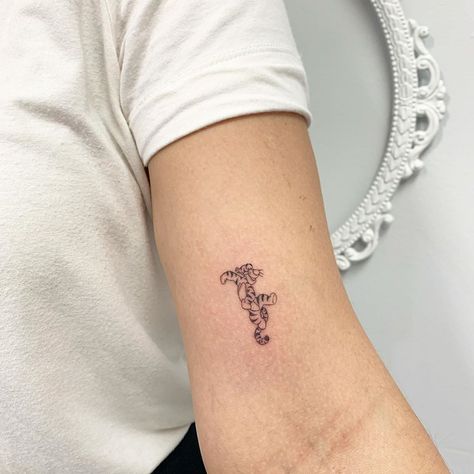 Uplifting Winnie the Pooh Tattoos Piglet Tattoo, Tiny Disney Tattoo, Eeyore Tattoo, Winnie The Pooh Tattoos, Lotusblume Tattoo, Disney Tattoos Small, Friend Tattoos Small, Cute Tiny Tattoos, Best Sleeve Tattoos