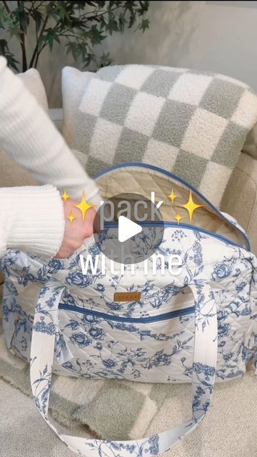 Packing A Weekender Bag, Packing For Weekend Trip Summer, Packing For 2 Day Trip, Pack With Me Beach, How To Pack For 5 Day Trip, What To Pack For A Two Day Trip, How To Pack For Two Weeks, Overnight Packing List Woman, How To Pack Makeup In A Carry On