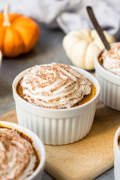 Pumpkin Mug Cake, Microwave Snacks, Crustless Pumpkin Pie, Vegan Paleo Recipes, Tin Recipes, Mug Cakes, Post Insta, Pumpkin Desserts, Pumpkin Mug