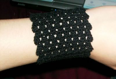 I have finally found time to post up my wrist band pattern!         This wrist band is made using size 10 crochet thread and a size 3 thread crochet hook. Y... Crochet Guitar, Crochet Cuffs, Crochet Bracelets, Crocheted Jewelry, Crochet Bracelet Pattern, Crochet Styles, Crochet Jewellery, Thread Bracelet, Crochet Thread