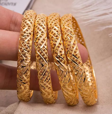 Turkish Gold Jewelry, Dubai Gold Bangles, Middle Eastern Jewelry, 18k Gold Bangle, Dope Jewelry Accessories, Bracelet Party, Womens Bangles, Bangles For Women, Bracelets Design