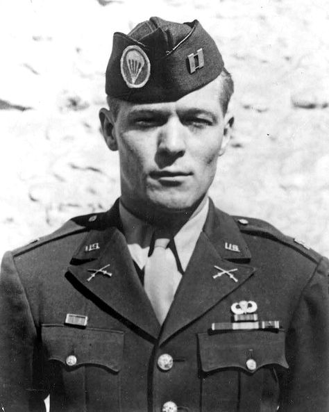 Richard Winters Richard Winters, Easy Company, 101st Airborne Division, Corset Training, Band Of Brothers, National Archives, American Heroes, Inspiration Wall, Military History