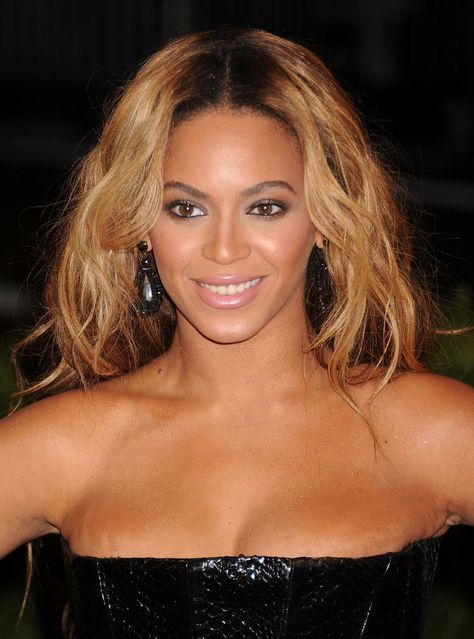 May 2013 Beyonce Hair, Beyonce Fans, Blue Ivy Carter, Pixie Crop, Red Carpet Beauty, Met Ball, British Fashion Awards, Beyoncé Giselle Knowles-carter, Solange Knowles