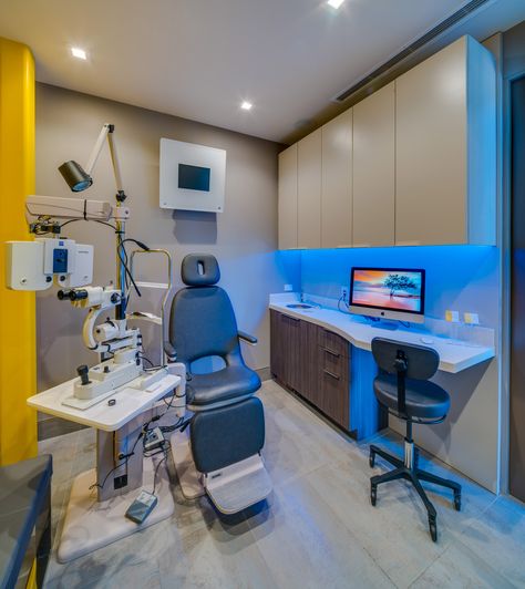 eyeXamSanta Clara - KOHAN Inc. Optometry Office Ideas, Optometry Office Design, Optometrist Office, Dental Design Interior, Work Office Design, Doctor Office Design, Eyewear Store Design, Healthcare Center, Optometry Office