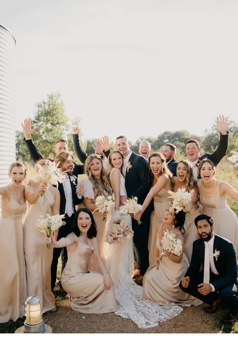 Wedding Pictures Light And Airy, 9 Bridesmaids Photography, Fun Group Wedding Photos, Whole Bridal Party Photos, Large Wedding Party Photos Group Shots, Fun Family Wedding Photos, Backyard Wedding Photo Ideas, Bridesmaids Theme, Mixed Wedding Party