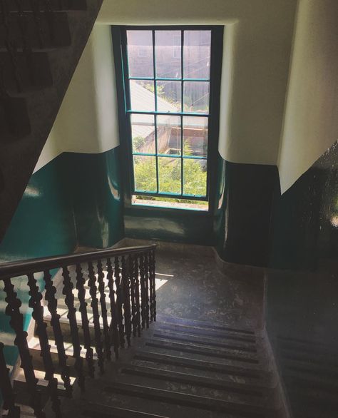 Edinburgh Tenement Interiors, Apartment Stairwell, Edinburgh Tenement, Tenement Flat Interiors Glasgow, London Flat Interior, Glasgow Tenement, Edinburgh Apartment, Apartment Outside, Tenement Flat