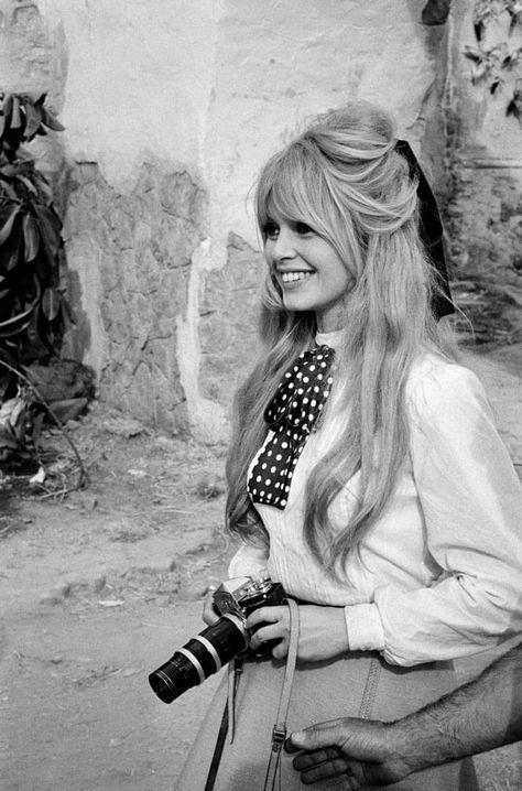 Bridget Bardot Hair, Bardot Bangs, Klasik Hollywood, Look Disco, Bardot Hair, Bridgette Bardot, 60s Hair, Mermaid Braid, Bridget Bardot