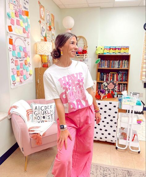 Comfy Preschool Teacher Outfits, Teacher Outfits Preppy, Fun Elementary Teacher Outfits, Fun Preschool Teacher Outfits, Kindergarten Outfits Teachers, Pink Teacher Outfit, Cute Kindergarten Teacher Outfits, Colourful Teacher Outfits, Nursery Teacher Outfit