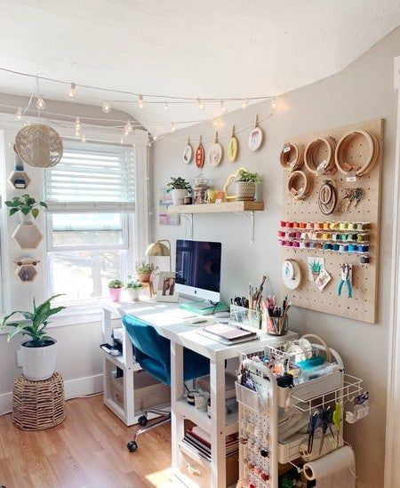 Embroidery Office Space, Crafting Room Aesthetic, Craft Room Cottagecore, Embroidery Desk Work Spaces, Embroidery Studio Organization, Embroidery Studio Craft Rooms, Embroidery Pegboard, Apartment Craft Space, Embroidery Supplies Organization