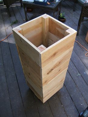 A simple inside corner joint solution. | Nine Red: Front Deck Details: DIY Pots & Planters Wooden Planter Boxes Diy, Deck Details, Diy Wooden Planters, Diy Wood Planters, Diy Planters Outdoor, Outdoor Planter Boxes, Diy Planter Box, Wooden Planter Boxes, Wood Planter Box