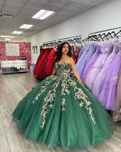 Emerald Green And Champagne Quince Dress, Evergreen Quince Dress, Quincerea Dresses Green, Emerald Green Sweet Sixteen Dresses, Quinceanera Dresses Mexican Green, Green Corset Quinceanera Dresses, White And Emerald Green Quinceanera Dresses, Emerald With Gold Quinceanera Dress, Nature Quinceanera Dresses