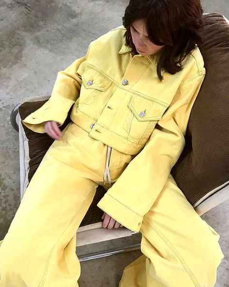 Denim-on-denim trend 2018: Ganni yellow denim set Denim Jacket Trend, Coloured Denim Jacket, Denim Shorts Outfit, Yellow Denim, Monochromatic Outfit, Estilo Denim, Monochrome Outfit, Trendy Swimwear, Denim Trends